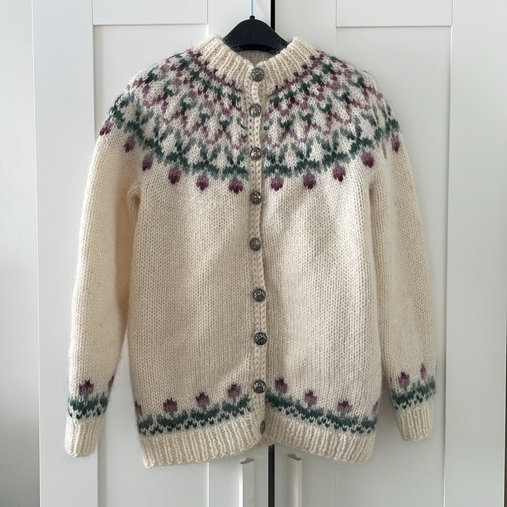 Hand-Knit Icelandic Wool Sweater Cardigan (Lopapeysa)